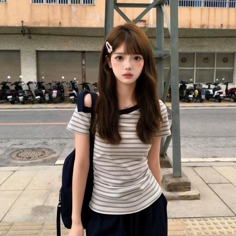 Contrasting color striped slanted shoulder short-sleeved t-shirt women's summer new lazy feeling slim and thin off-the-shoulder strap top