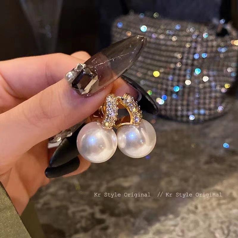 

Серьги из корейского жемчуга с покрытием из 14-каратного золота и микроинкрустированными цирконами