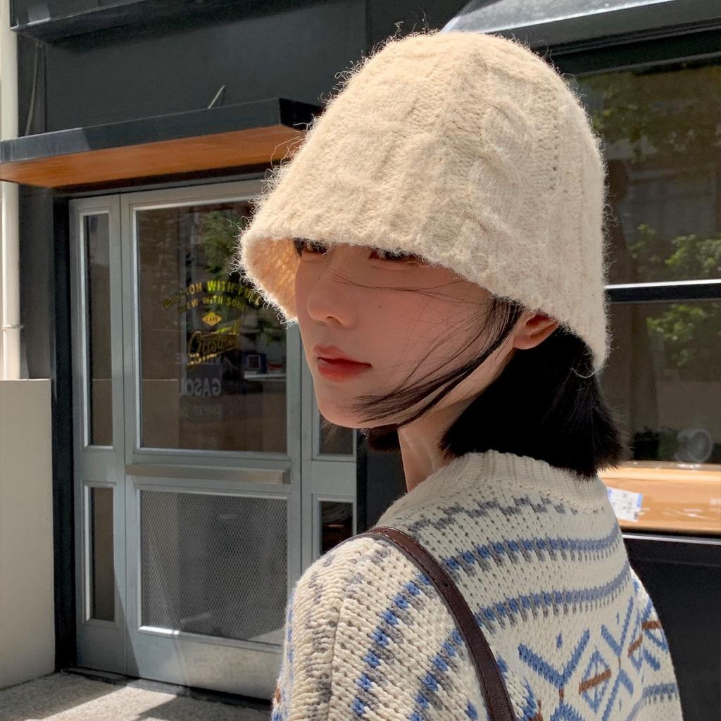 Retro White Crocheted Knitted Fisherman Hat for Women in Autumn and Winter with Big Head Circumference and Face Small Basin Hat Style Bucket Hat