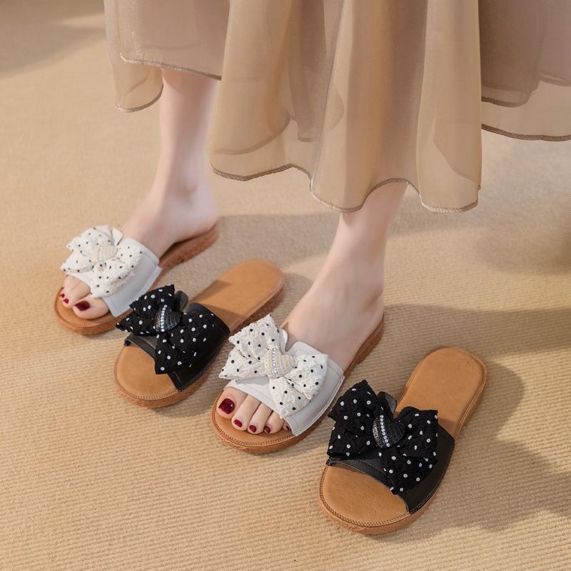New Flat-bottomed One-shoulder Women's Fashionable Beach Flip-flops for Large-sized Soft-soled Shoes Worn Outside