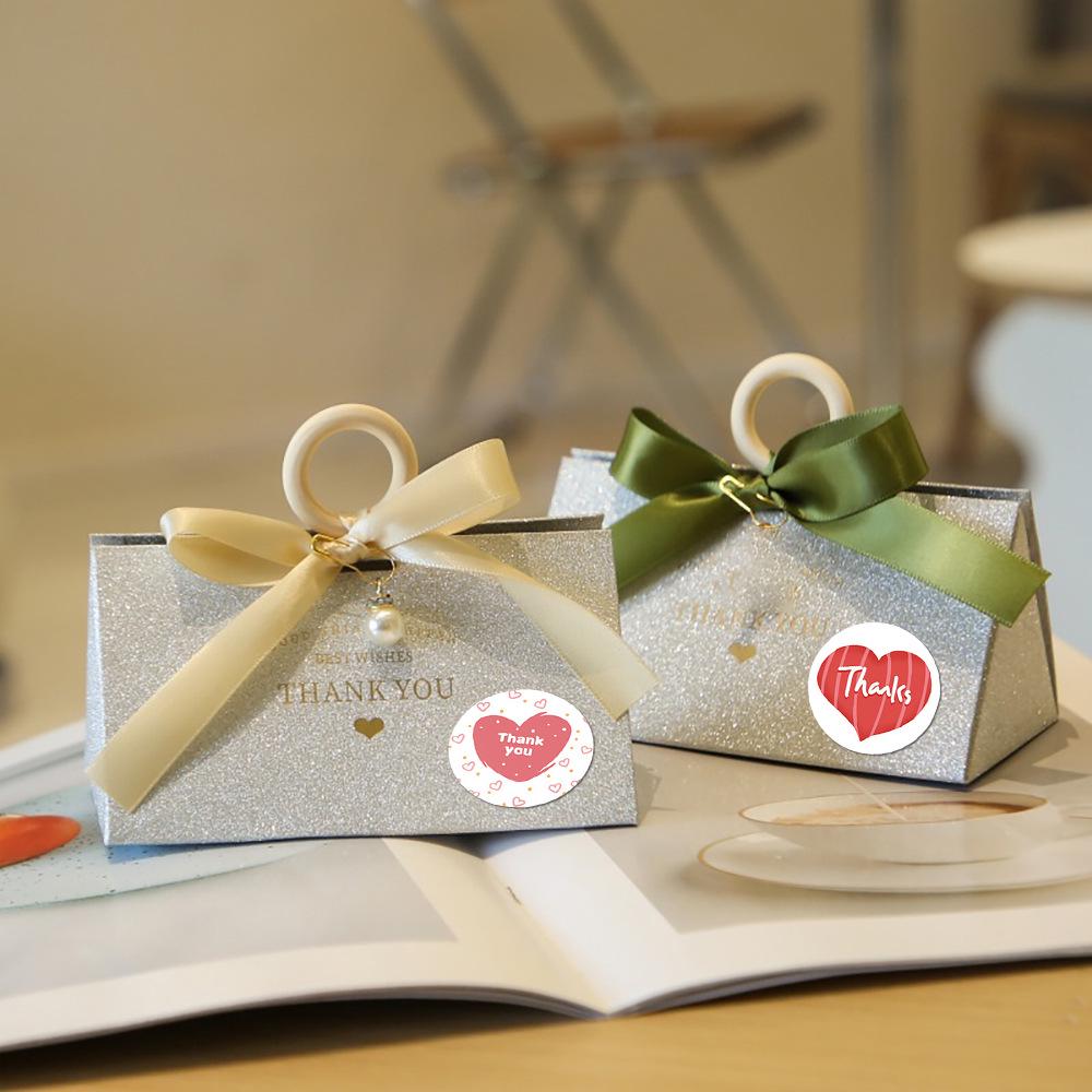 500 Heart-Shaped Valentine's Day Stickers Roll - Self-Adhesive Labels for Sealing and Decorating