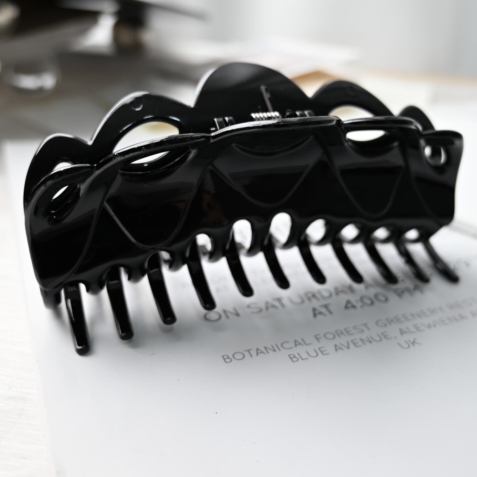

Extra Large Hair Claws for Women and Girls Plastic Hair Clip 14cm Long Hair Accessories Clips Holder for Long Thick Hair