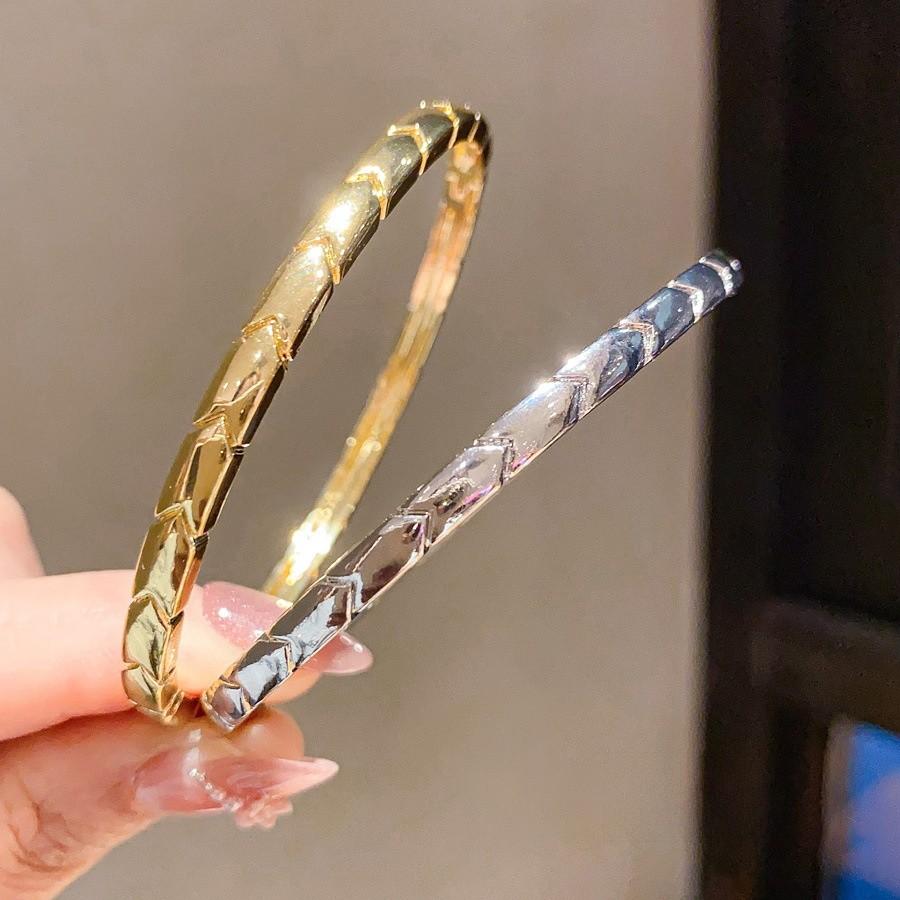 Minimalist Gold Plated Arrow Pattern Bracelet For Women Fashion Jewelry Accessory