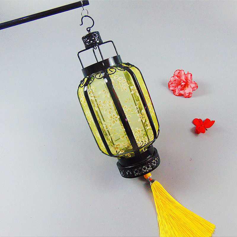 Hanfu Style Antique Handheld Lantern - Iron Art, Luminous Palace Lantern, Chinese Style Photography Prop, Flower Design