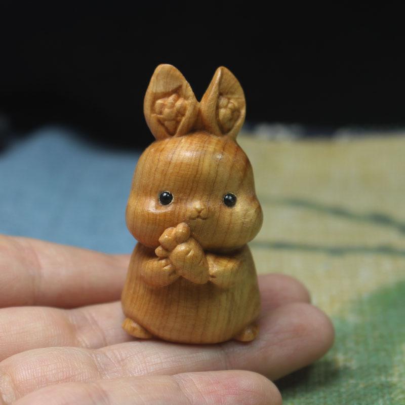 

Набір різьблених зодіакальних прикрас з кипарисового дерева: Тигр, Бик, Щур, Кролик, Дракон, Змія, Кінь, Вівця, Мавпа, Півень, Собака, Свиня.