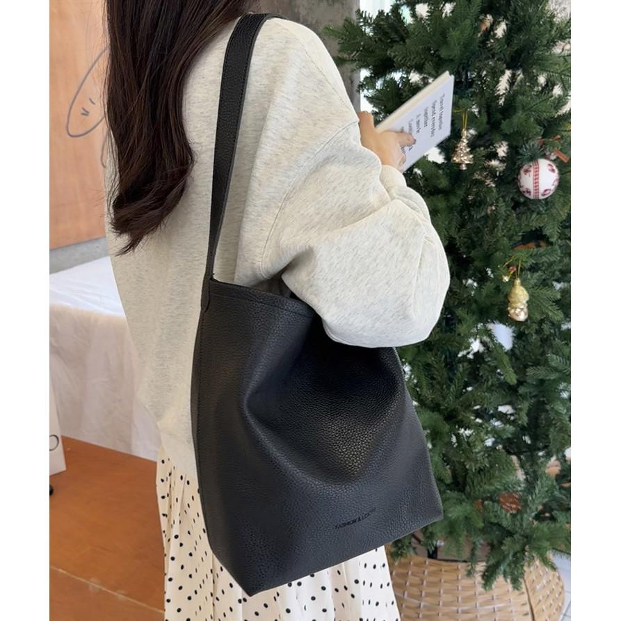 IELGY Autumn Winter Simple Large-Capacity One-Shoulder Underarm Bag Commuter Retro Bucket Bag