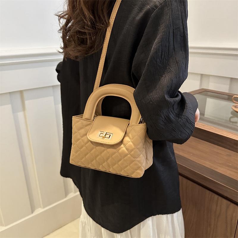 French Niche Diamond Chain Bag for Women's New Spring and Summer Fashion Handbag Commuting One-shoulder Crossbody Bag