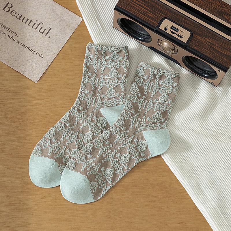 

Женские весенне-осенние литературные ретро стереоскопические рельефные цветы дворцовый стиль впитывающие дышащие носки-гольфы 1 pair