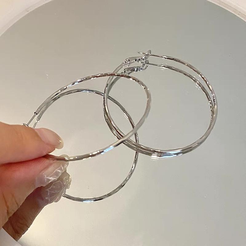 Высококлассные преувеличенные серьги-кольца с серебряной иглой для женщин 2025 новые популярные серьги большие серьги-кольца простые серьги-кольца серьги