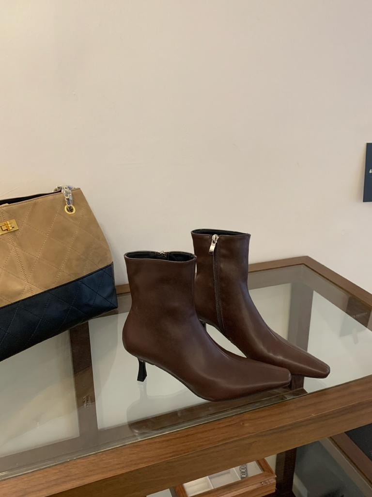 2025 autumn and winter new Korean version leather square head short boots women's stiletto fashion boots Chelsea boots