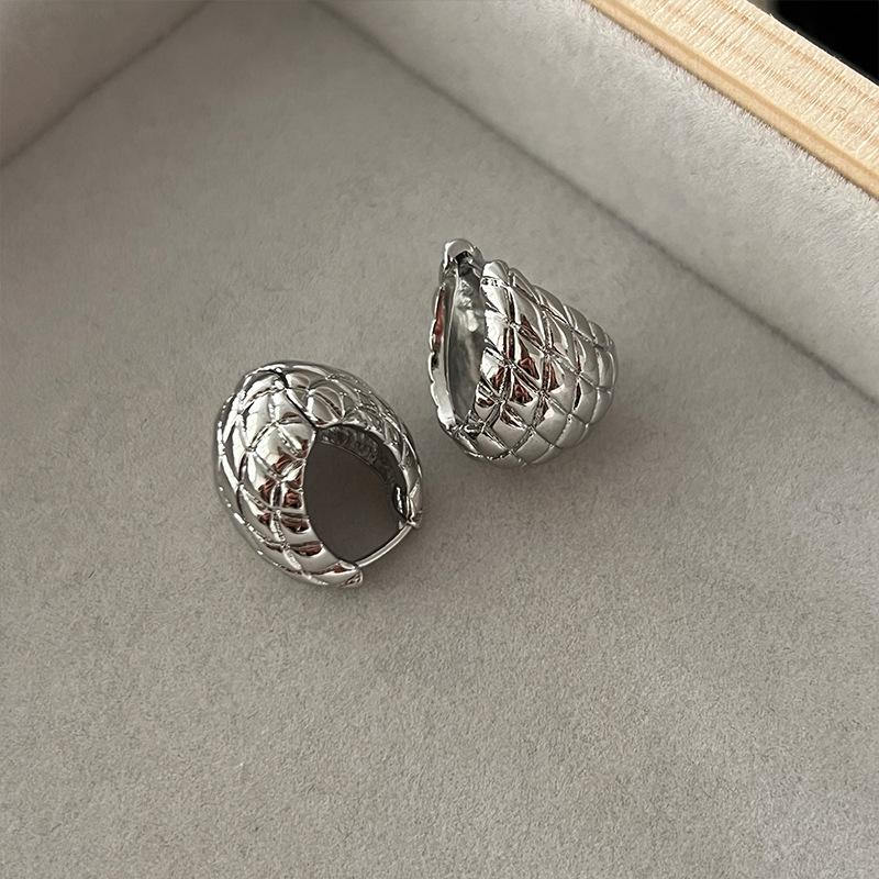 

Korean Diamond Pleated Silver Earrings: Chic, Versatile, High-End Design for Women