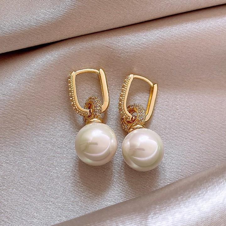 French Retro Pearl Flower Stud Earrings: Elegant, Fashionable, Versatile High-End Accessories for Women