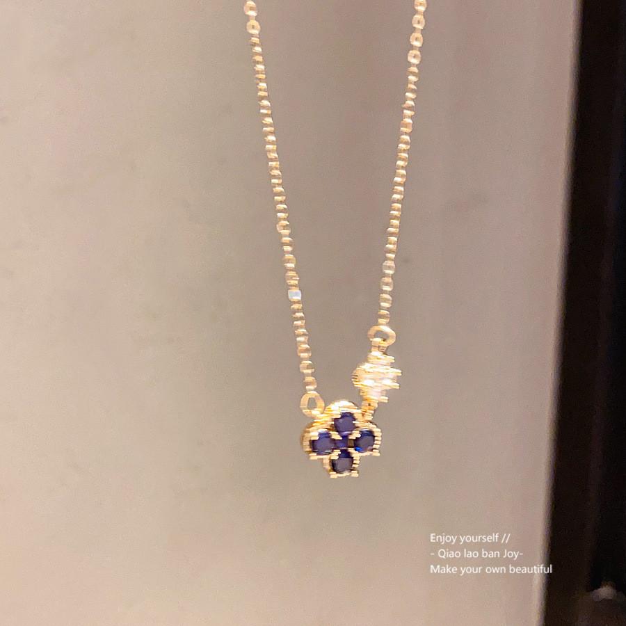 Damen-Anhänger-Halskette in Goldton mit Glücksklee-Motiv und Zirkon-Verzierung