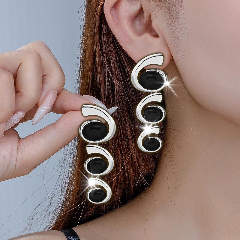 Best-selling for Elegant Women's Inlaid Oval Stud Earrings, Fashionable Personality with Earrings for Daily Wear