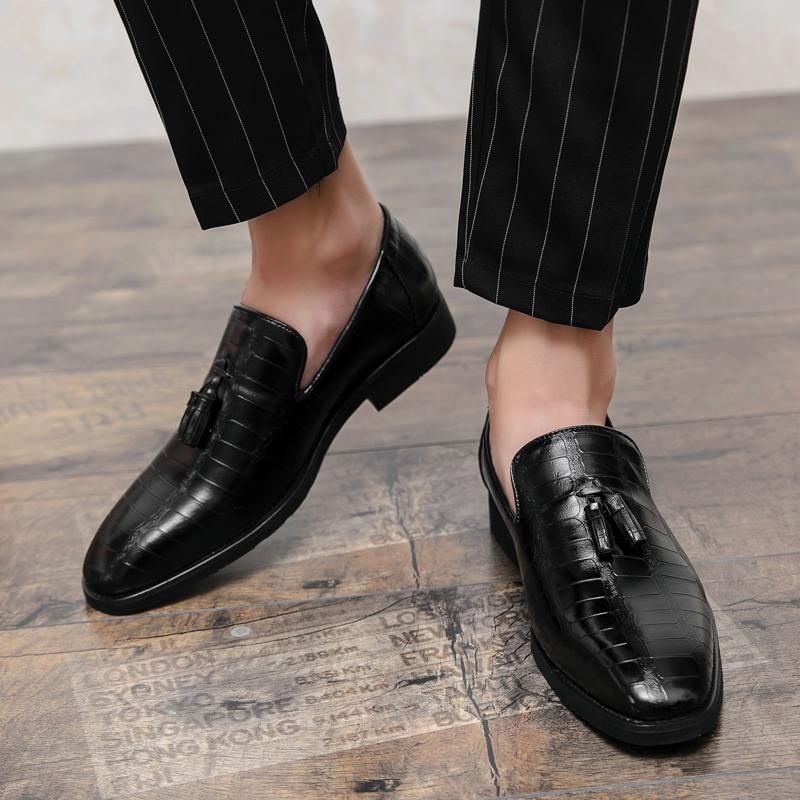 New Patent Leather Mens Loafers Wedding Formal Dress Shoes Men Casual Fashion Slip On Shoes Party Club Footwear Business Oxfords