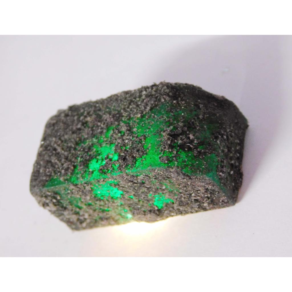 Natural Green Emerald Loose Gemstone Uncut Rough 44.56 ct for Lapidary and Gem Collections