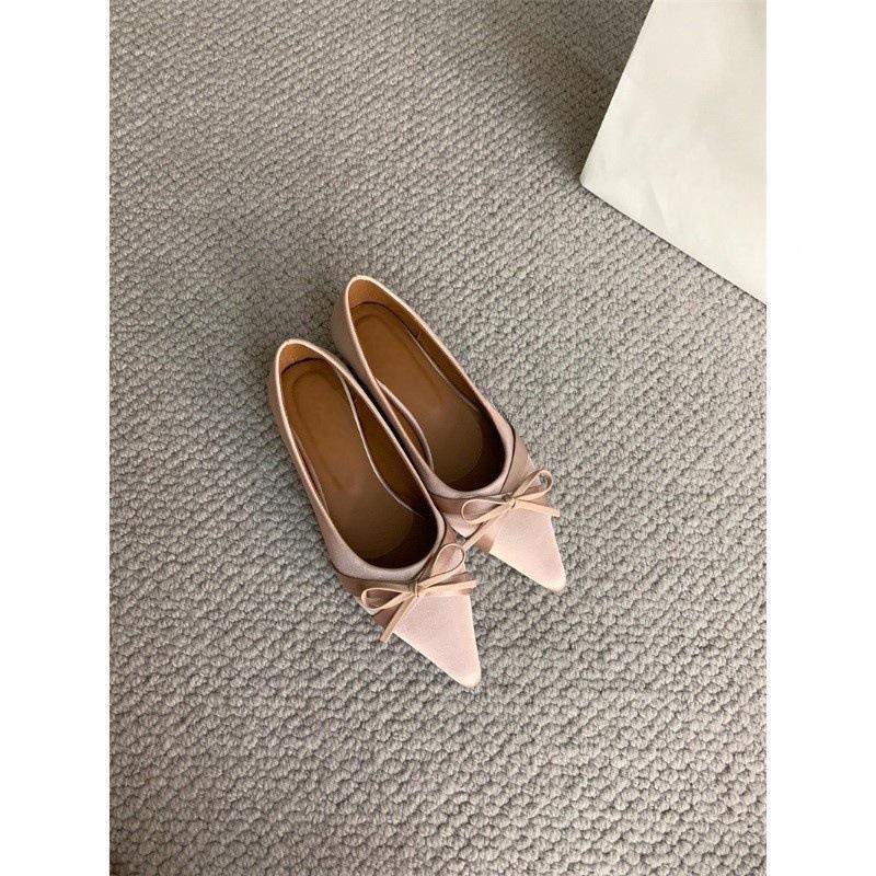 Französische süße Satin-Schleife spitze Zehen flacher Ausschnitt Einzelne Schuhe im Herbst 2024 neues Temperament Innenhöhenerhöhung kleine Lederschuhe