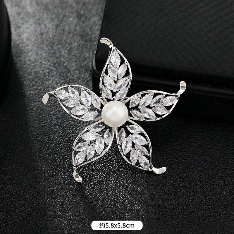 High-end crystal temperament brooch female swan snowflake luxury atmospheric brooch sweater pin suit trendy accessories