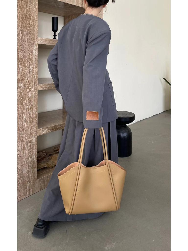 2025 Women's Large Soft Leather Designer Handbag, High-Capacity Cowhide Shoulder Bag