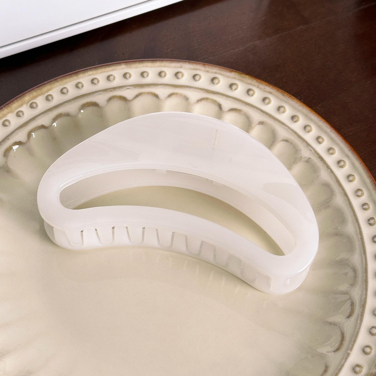 

Retro Stylish 12cm Hollow Moon Hair Clip For Sophisticated Looks Everyday White12cm