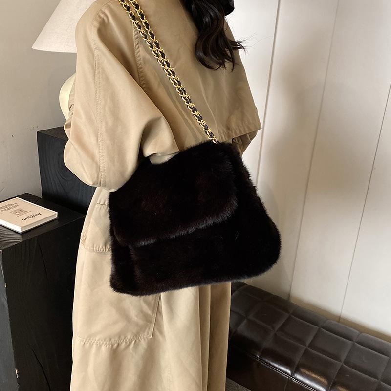 2025 Autumn and Winter New Fashionable Versatile Chain Bag Niche Design Plush Bag Large Capacity Underarm Bag Fluffy Bag