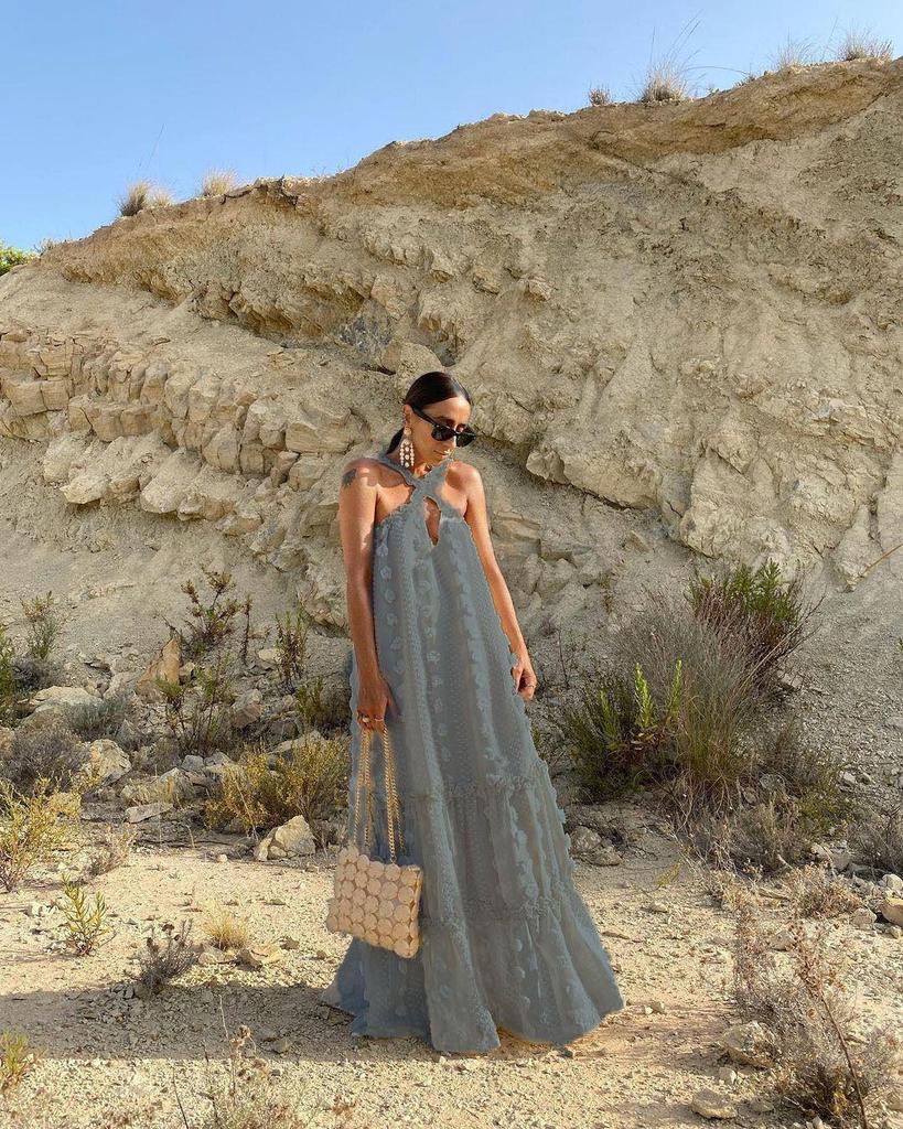 2024 Frühjahr/Sommer Europäischen und Amerikanischen Reine Farbe 3D Blume Bodenlangen Kuchen Neckholder Rock