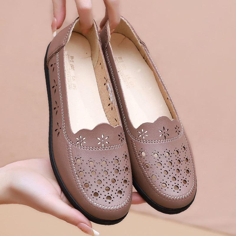 Spring single shoes breathable fashion hollow leather shoes soft sole non-slip flat bottom old man hole shoes middle old women's shoes