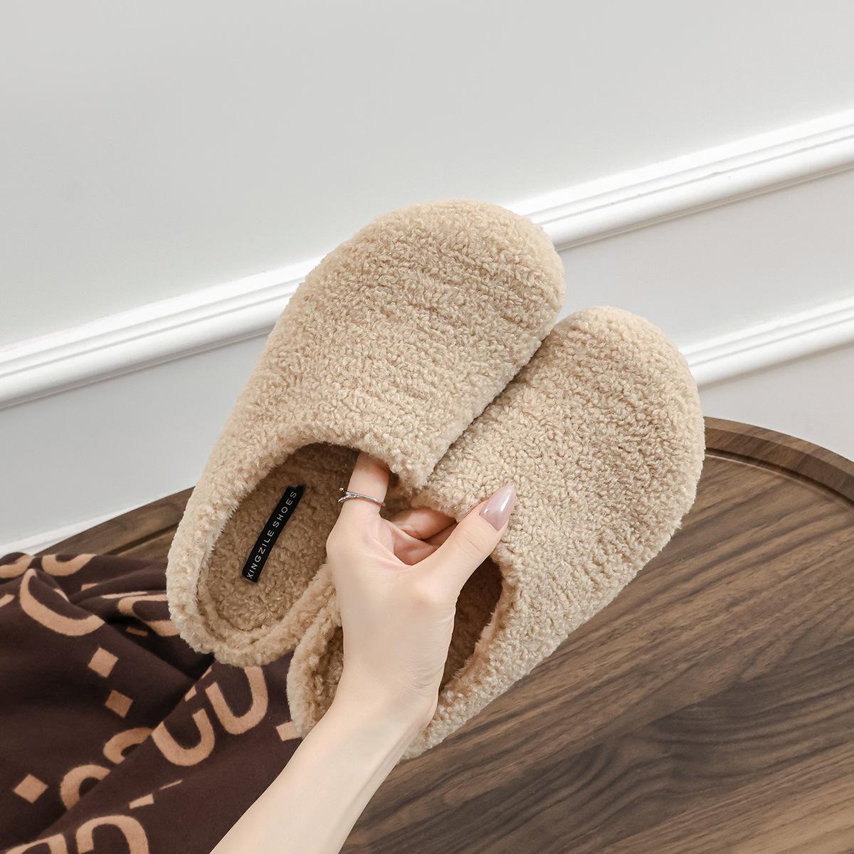 

Baotou lazy person one foot half drag hair shoes women wear 2025 autumn and winter flat bottom warm piled thick hair slippers 40 чорний