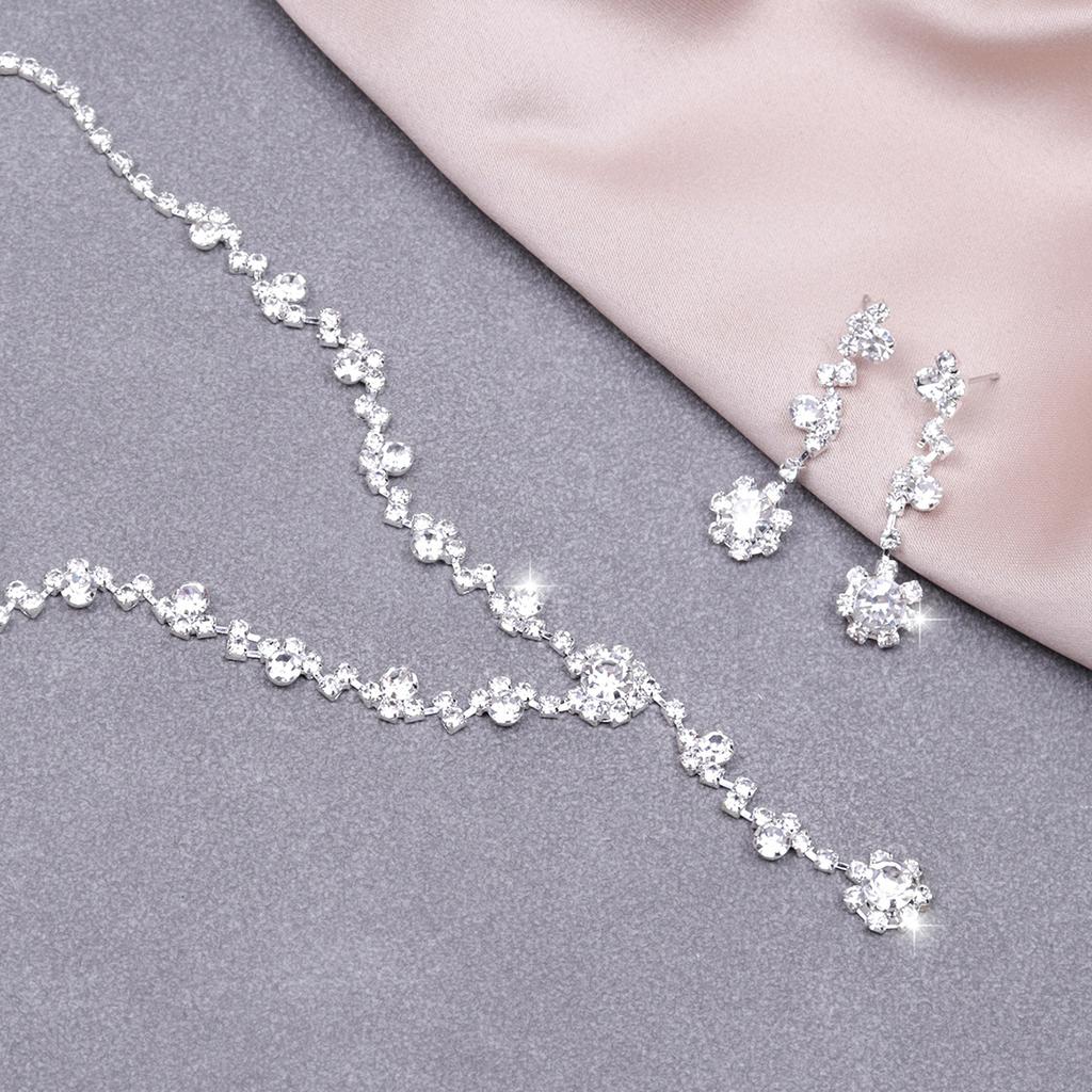 New Set of Exquisite Claw Chain Necklace and Exaggerated Earring Set, Two-piece Set with Water Droplet Necklace and Evening Accessories for Women