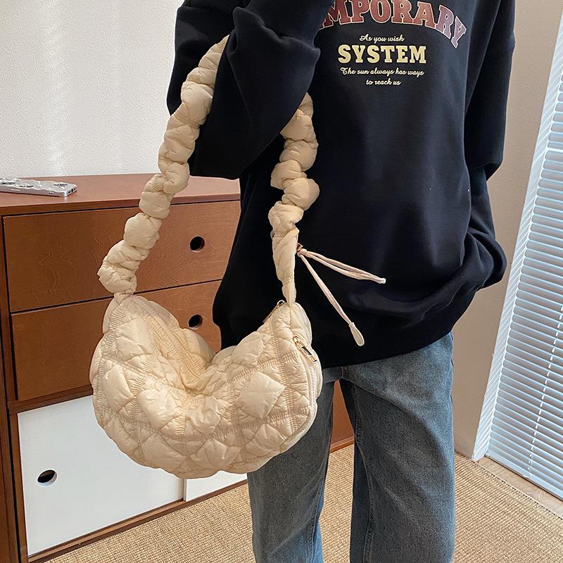 Large capacity dumpling bag spring and summer niche versatile cloud pleated bag women's bag high-end shoulder bag messenger bag