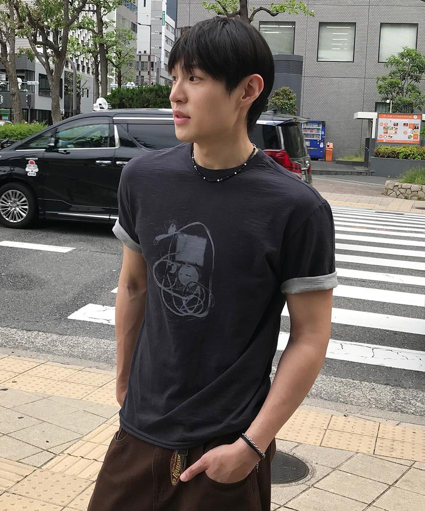 MAISON MINED Mp3 Graphic Layered Half T Charcoal