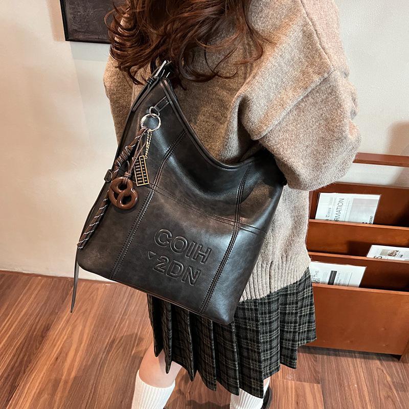 

Модная зимняя сумка из мягкой кожи 2024 года с выемкой в виде буквы Pendant чёрный