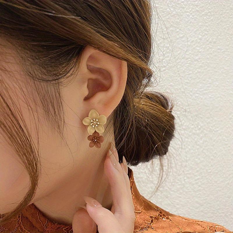 1 Pair Elegant Floral Stud Earrings, Alloy Mixed Color Beige & Brown, Versatile for Casual/Parties/Birthdays/Gifts, for Teenager 15+ Years