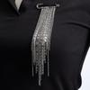 Broche élégante à pompons multiples avec chaîne en métal de luxe - Accessoire de mode haut de gamme