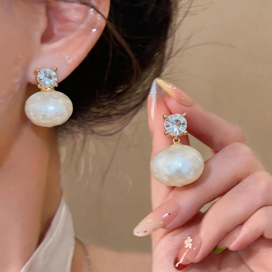 Silver Needle Rhinestone Pearl Round Stud Earrings - Retro, Fashionable, Elegant, Light Luxury, Minimalist Ear Jewelry