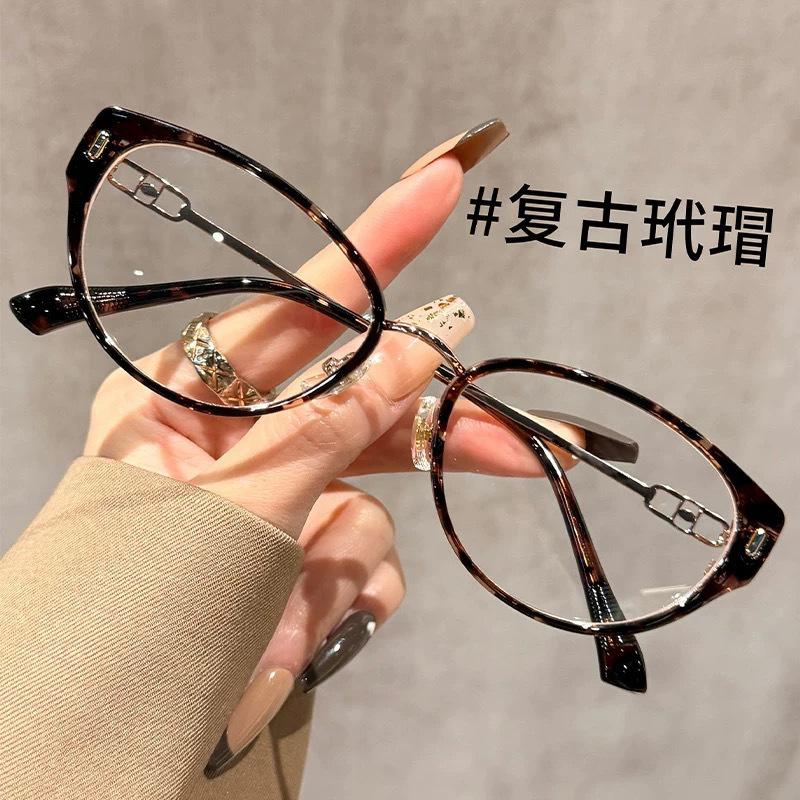 

New women s reading glasses Middle-aged and elderly foreign-style anti-blue light fashionable age-reducing reading glasses fashionable small glasses Anti-blue light non-prescription glasses