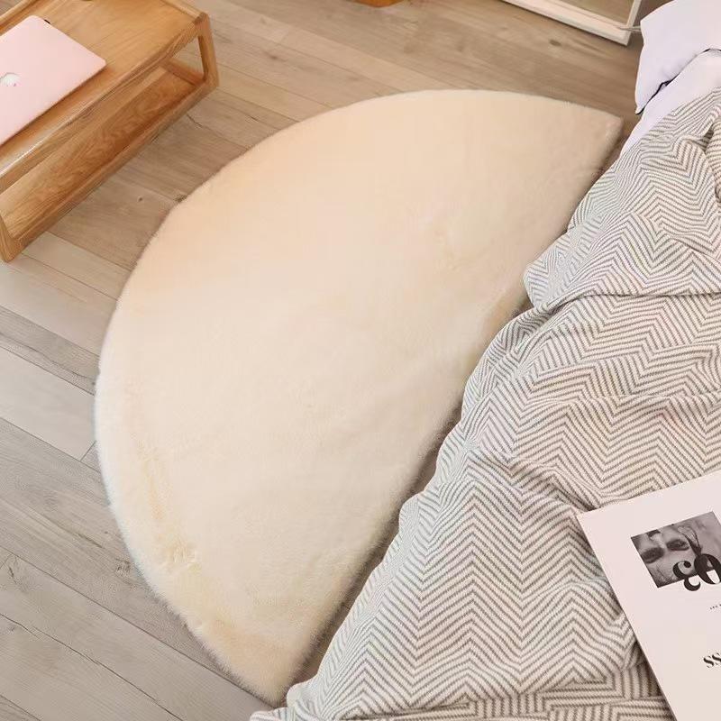 Tapete Oval de Pelo Sintético de Coelho para Casa - Formato Irregular, Pelo Curto Macio, Perfeito para Quarto ou Cabeceira