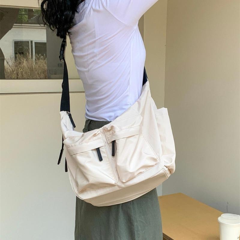 Casual nylon messenger bag large capacity neutral new shoulder bag fashionable versatile commuter dumpling bag