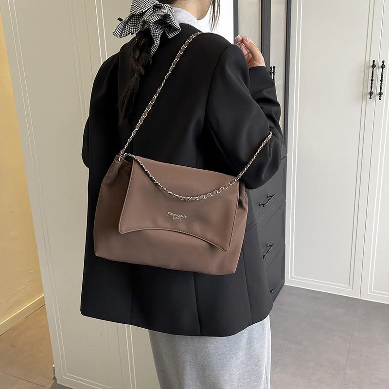 Premium Chain Tote Bag Women's 2025 Autumn and Winter New Versatile Large-capacity Shoulder Bag Fashionable Commuter Underarm Bag