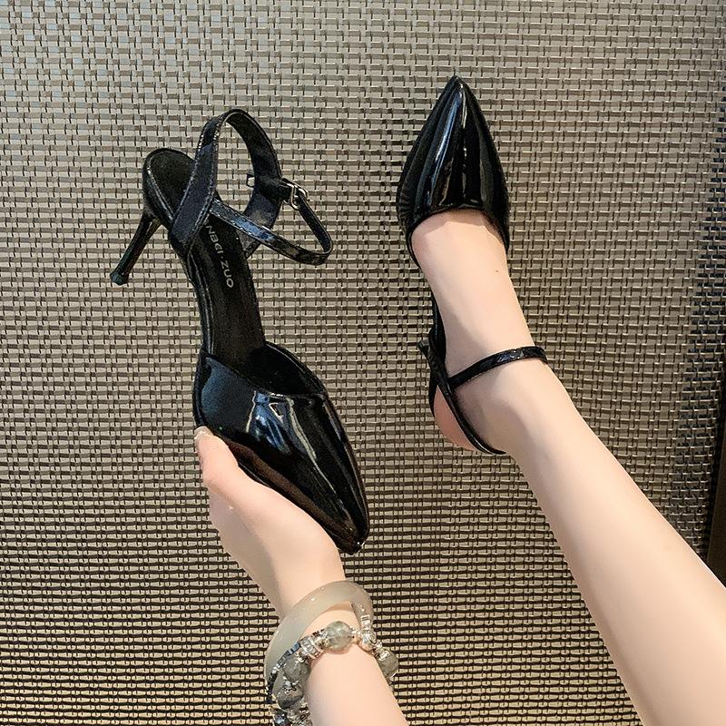 

Лакированная кожа водонепроницаемые туфли на высоком каблуке женские летние с чувством дизайна пряжка на одном ремешке с мелким вырезом одинарные туфли не утомляют ноги сандалии на тонком каблуке 43 чёрный