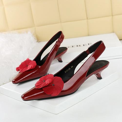 

Fashion French Fashion Square Toe Flower Hollow Out Women Shoes Patent Leather Shiny Comfortable Strap Heels 34