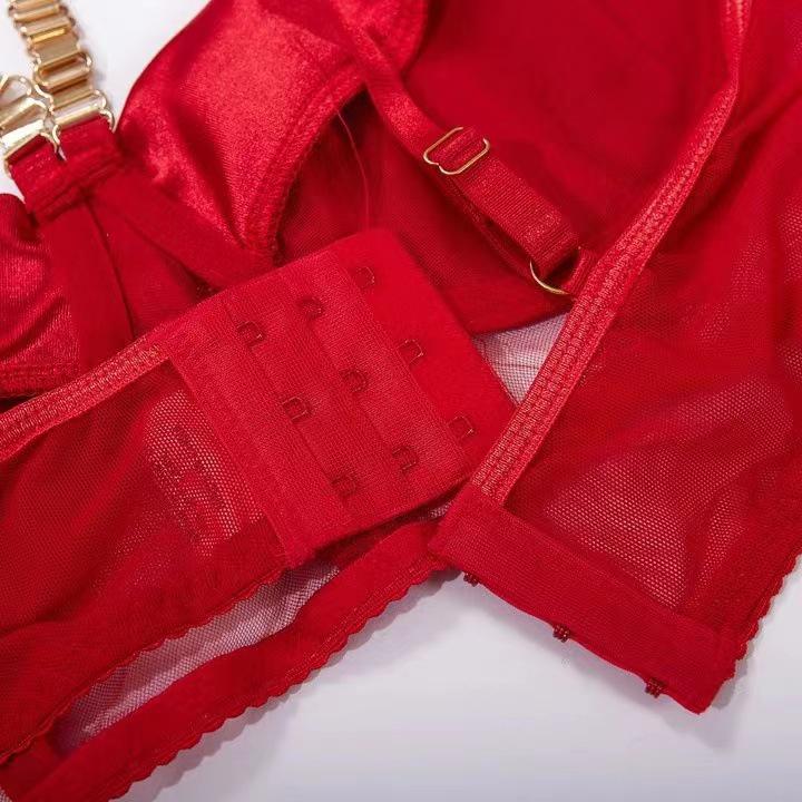 2023 European & American Sexy Lingerie with Metal Chain Three-Piece Set