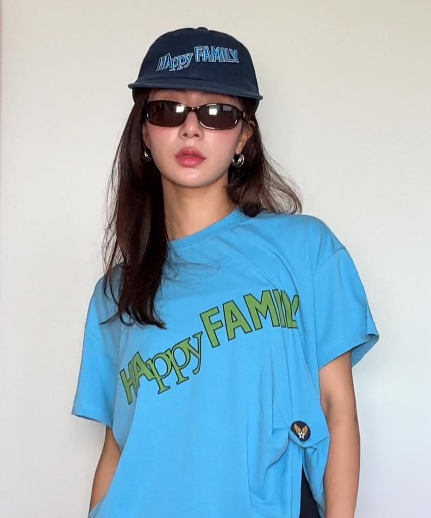 Yunibeoseugameonteu Happy Family Crop T-Shirt_Blue