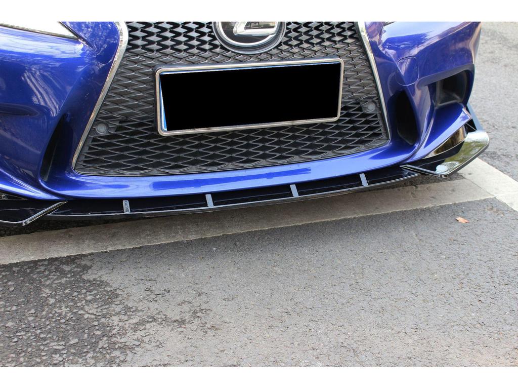 Ornament Bara Față Lexus IS 2015-2016: Bucșă Frontală Modificată și Accente de Colț