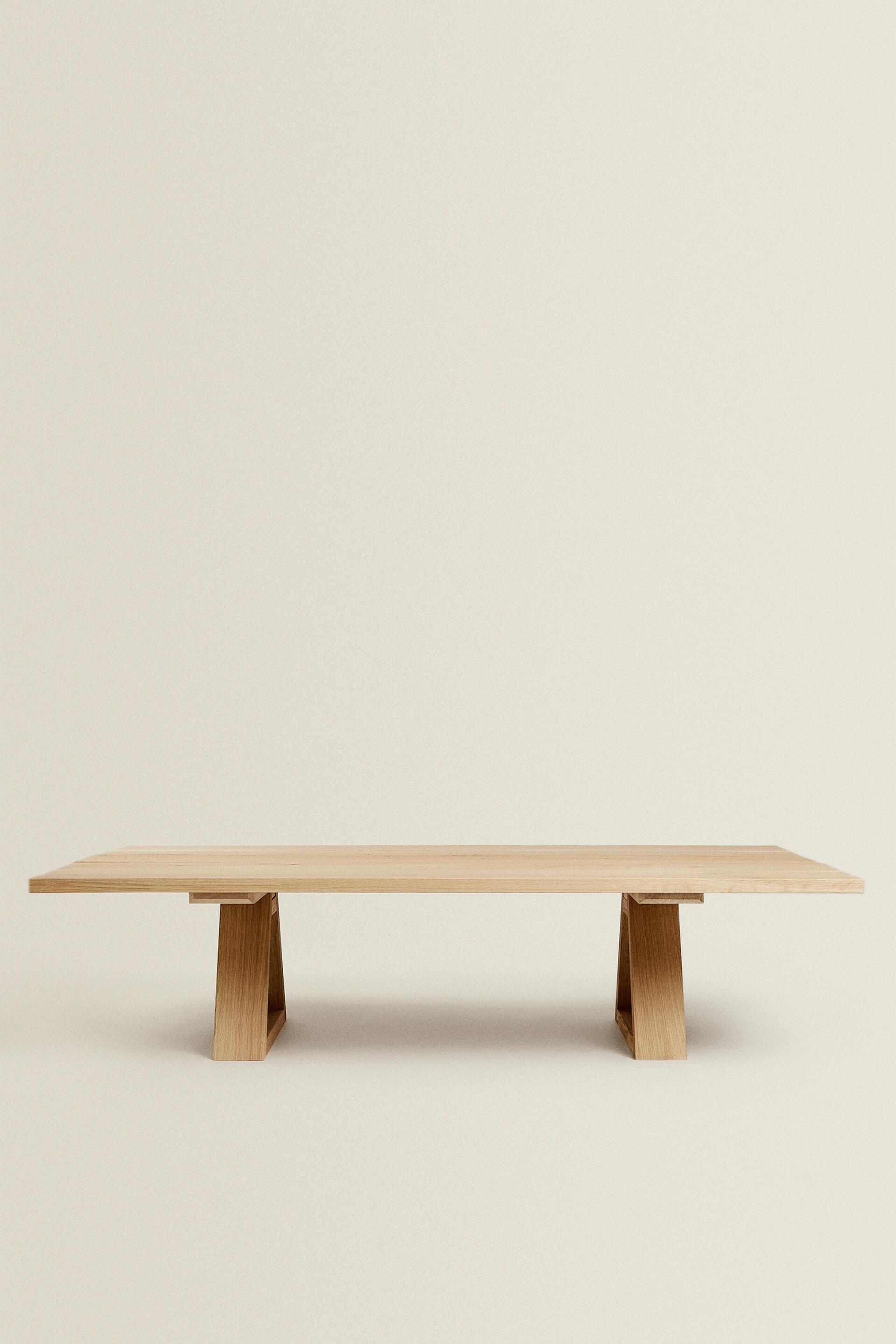 

OAK COFFEE CENTRE TABLE