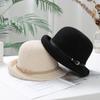 Chapeau de pêcheur classique en tricot respirant pour le printemps/été avec boucle de ceinture métallique pour les vacances des femmes, protection solaire, bord ondulé