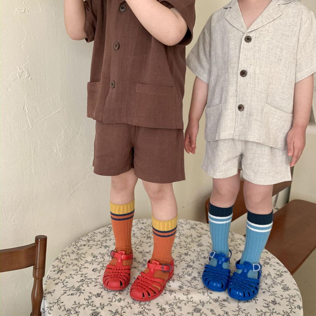 Conjuntos de Roupa de Verão para Crianças em Tamanhos Pequenos Conjunto de Duas Peças: Camisa de Manga Curta Lisa + Calções