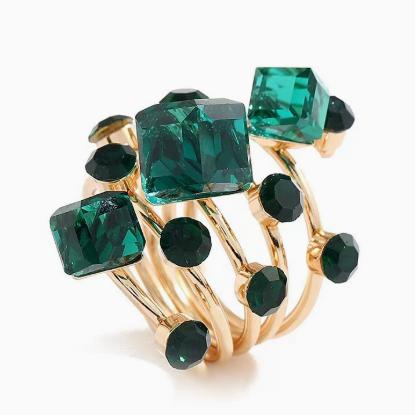 

Multiple green crystal rings, exaggerated European and American spring rings, clothing scarf clips One Size
