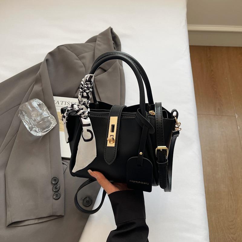 

Premium small bag women s bag summer versatile new models are popular today messenger bags portable bucket bags чорний