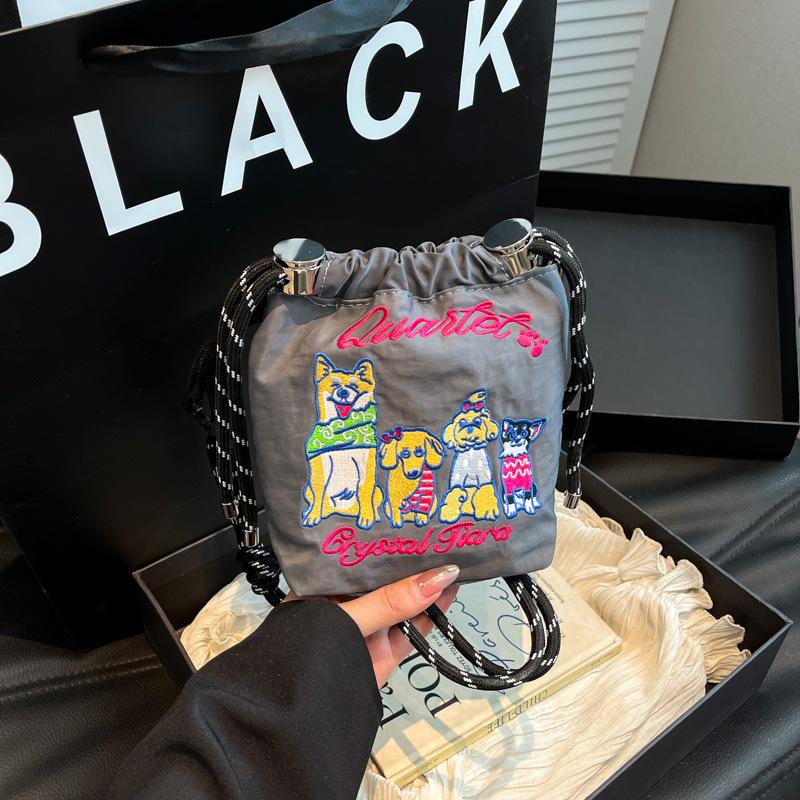 2025 New Japanese Embroidery Mobile Phone Bag Simple Bag Women's Fashion Versatile Portable Trend Messenger Shoulder Bag Women